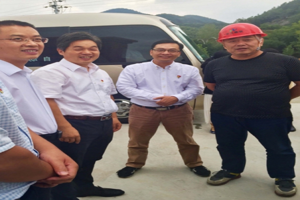 市委常委、區(qū)委書記葛學斌視察古堰畫鄉(xiāng)游客接待中心建設(shè)項目